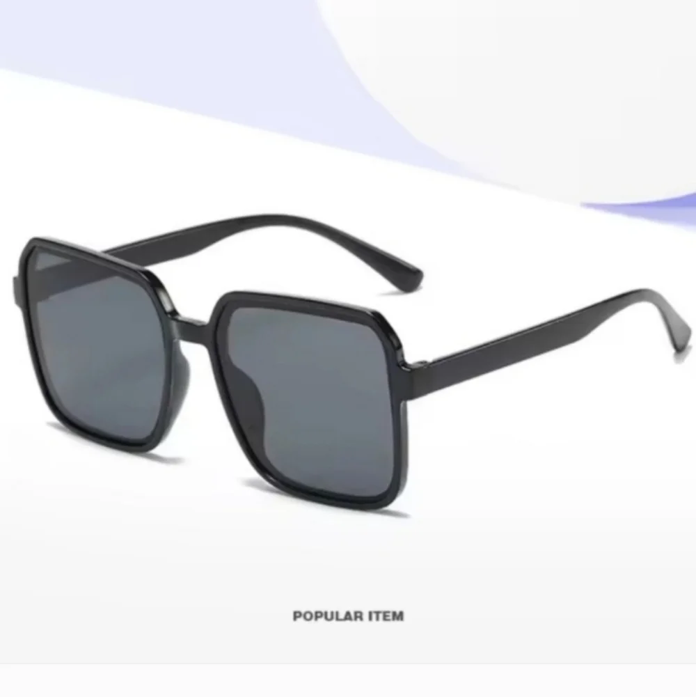Ladies Stylish Black Square Sunglasses